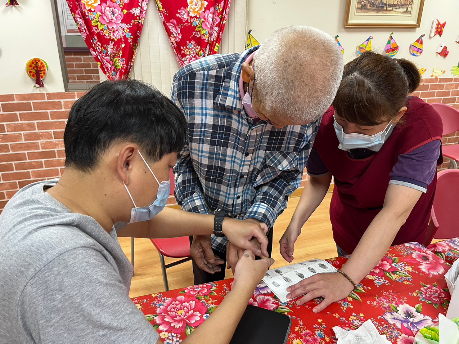 失智社區服務據點 鼓勵失智症者指紋建檔 失智社區服務據點 鼓勵失智症者指紋建檔